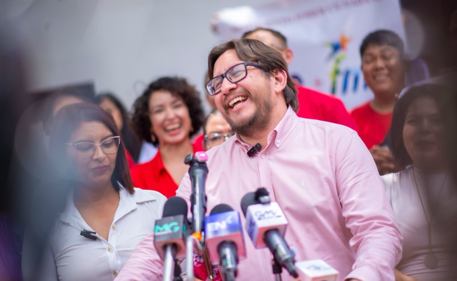 bethy-arana-llama-par-de-estupidos-sin-estrategia-a-formula-del-fmln